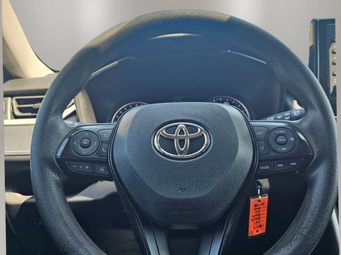 Used 2021 Toyota RAV4 LE AWD/4WD image 12