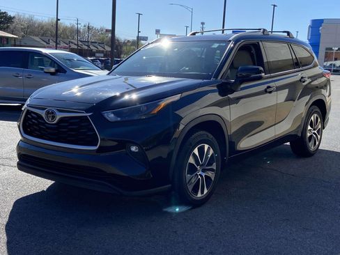Used 2022 Toyota Highlander XLE image 4