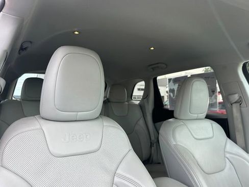 Used 2020 Jeep Cherokee Limited image 19