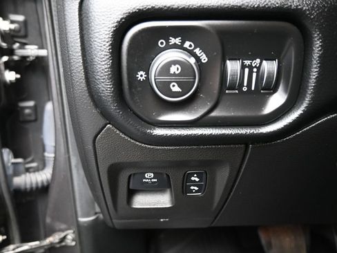 Used 2019 RAM 1500 Big Horn AWD/4WD image 12