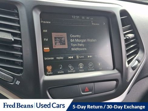 Used 2018 Jeep Cherokee Latitude Plus AWD/4WD image 22