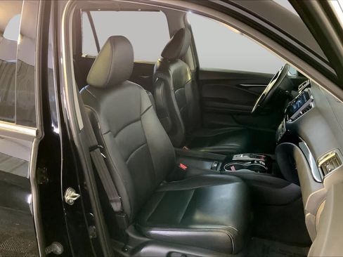 Used 2019 Honda Pilot Touring image 8