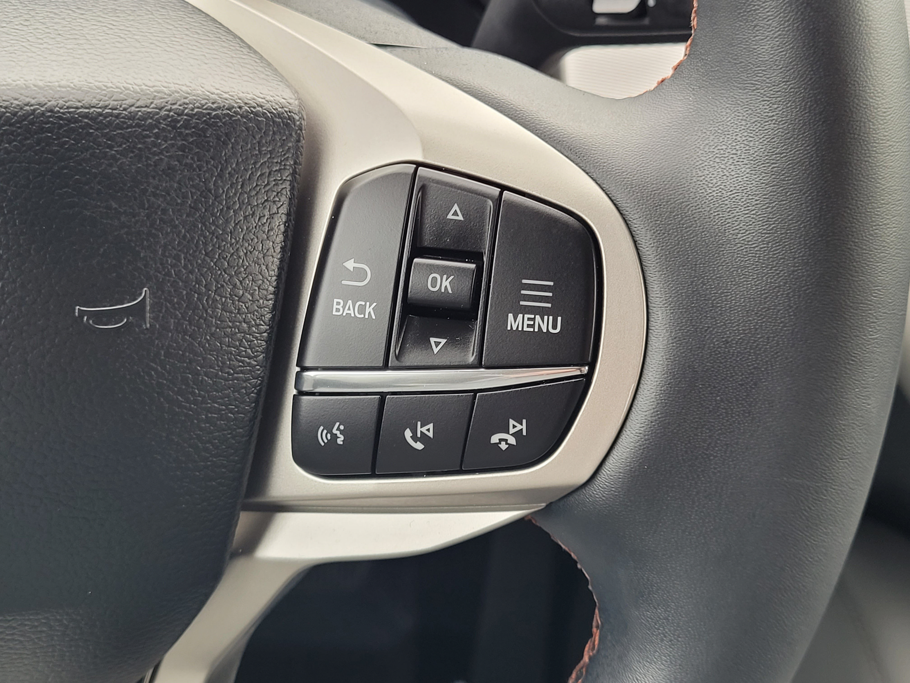 Used 2025 Ford Explorer Active w/ Active Comfort Package AWD/4WD image 13