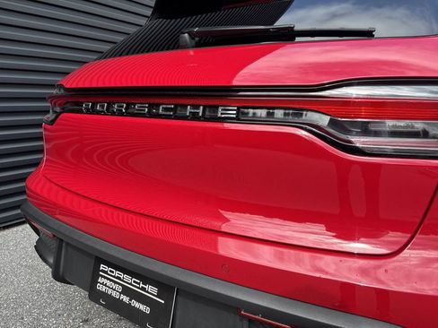 Used 2025 Porsche Macan AWD/4WD image 27