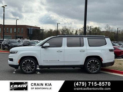 Used 2022 Jeep Grand Wagoneer Series III w/ Rear Seat Video Group 1 image 4