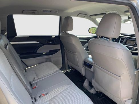 Used 2015 Toyota Highlander Plus AWD/4WD image 38