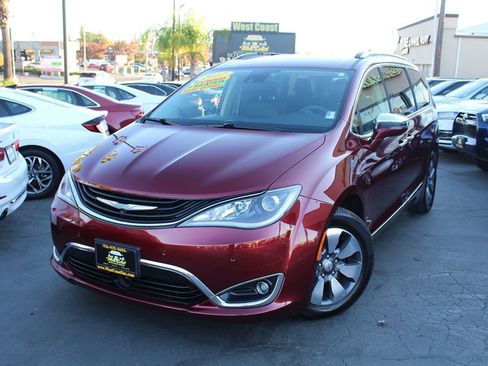 Used 2017 Chrysler Pacifica Platinum image 48