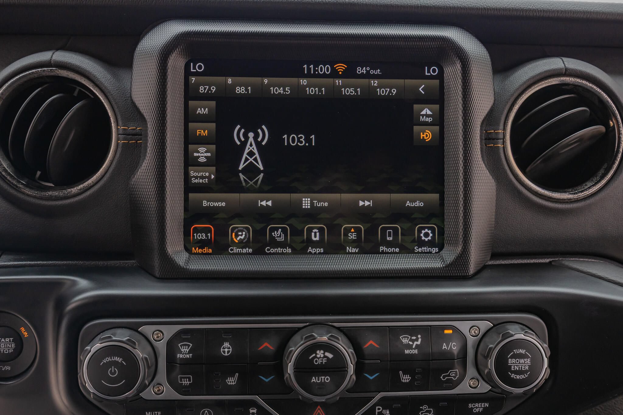 Used 2022 Jeep Wrangler Unlimited Sahara AWD/4WD image 25