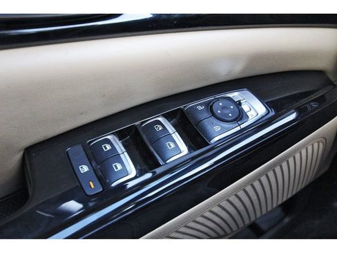 Used 2023 Kia Carnival EX FWD image 23
