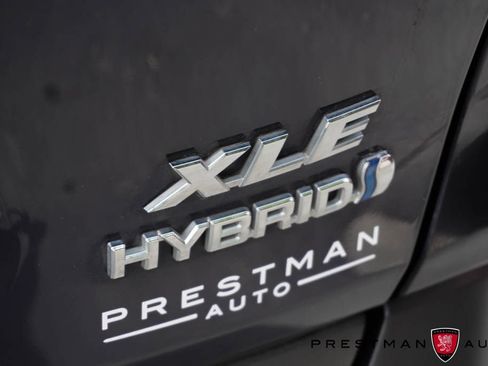 Used 2022 Toyota RAV4 XLE w/ Convenience Package AWD/4WD image 5