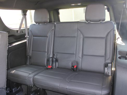 Used 2023 Chevrolet Suburban LT image 39
