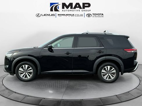 Used 2023 Nissan Pathfinder SL image 2