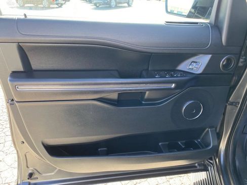 Used 2020 Ford Expedition XLT w/ Equipment Group 202A AWD/4WD image 13