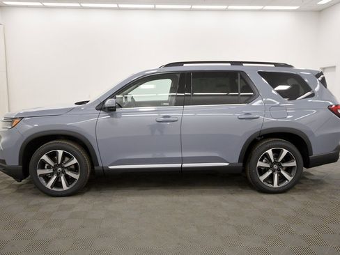 New 2025 Honda Pilot Touring image 4