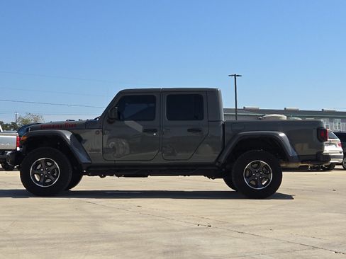 Used 2023 Jeep Gladiator Rubicon w/ Cold Weather Group AWD/4WD image 2