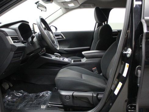 Used 2024 Mitsubishi Outlander ES image 7