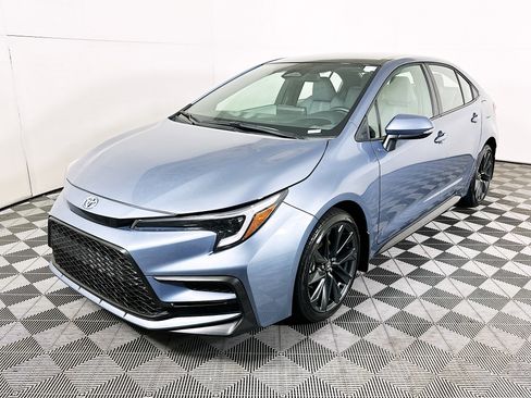 Used 2025 Toyota Corolla SE w/ Convenience Package image 7