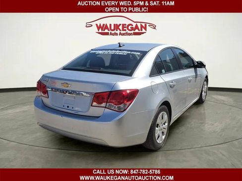 Used 2013 Chevrolet Cruze LS FWD image 4