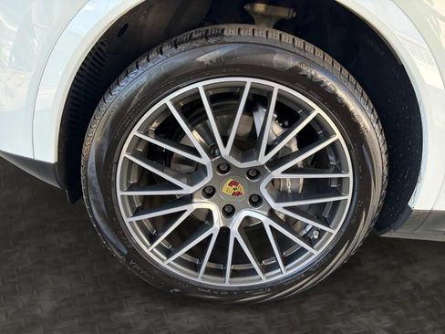 Used 2020 Porsche Cayenne AWD/4WD image 36