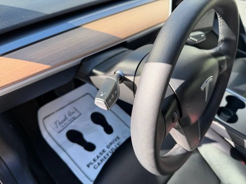Used 2022 Tesla Model 3 Long Range AWD/4WD image 34