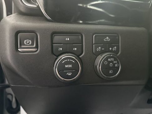Used 2024 Chevrolet Silverado 2500 LT AWD/4WD image 16