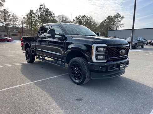 Certified 2025 Ford F250 XLT w/ Black Appearance Package image 4