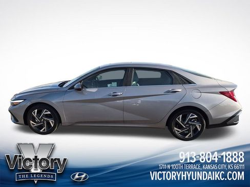 Used 2024 Hyundai Elantra Limited FWD image 2