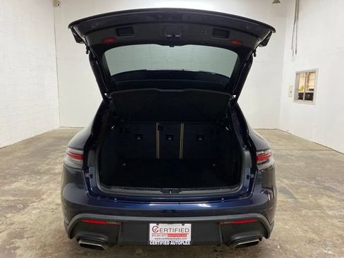 Used 2023 Porsche Macan Turbo AWD/4WD image 9