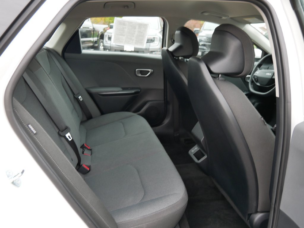 Used 2025 Kia K4 FWD image 12
