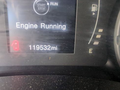Used 2016 Jeep Renegade Latitude w/ Cold Weather Group FWD image 22