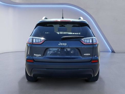 Used 2019 Jeep Cherokee Latitude w/ Cold Weather Group FWD image 5