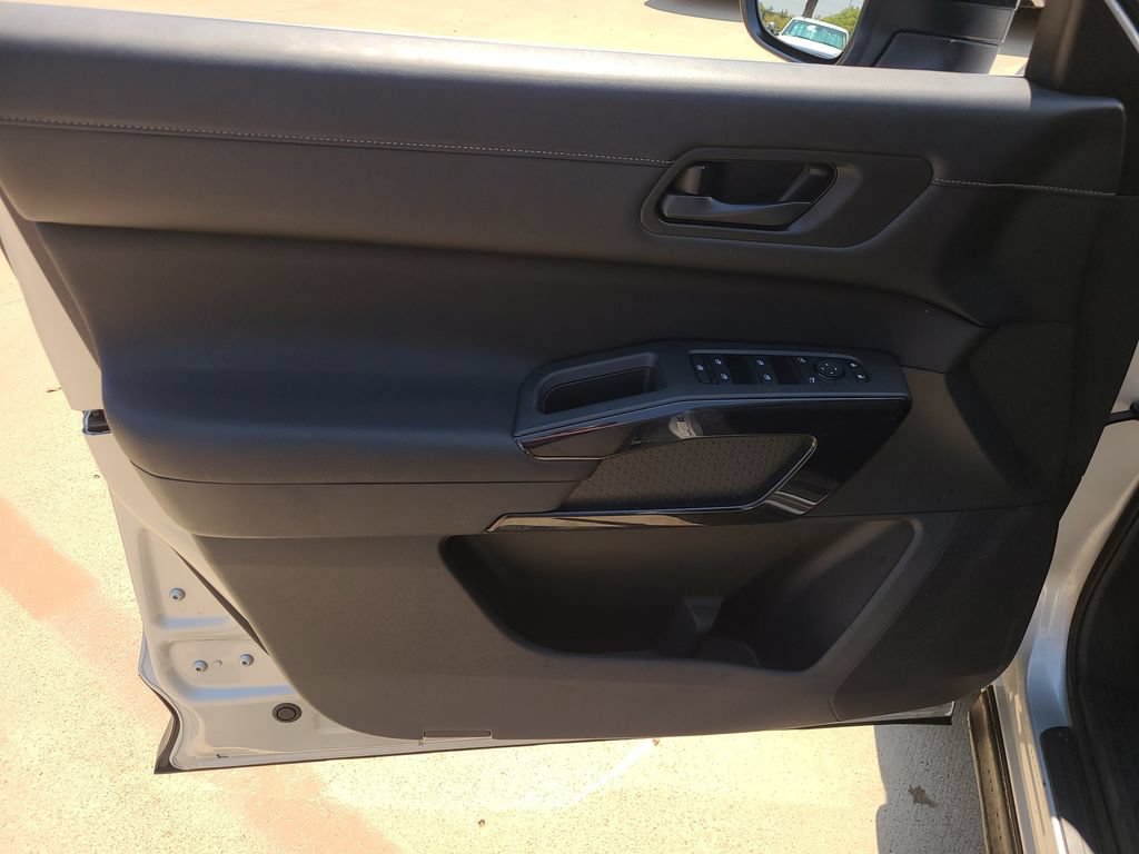 Certified 2025 Nissan Pathfinder S FWD image 17