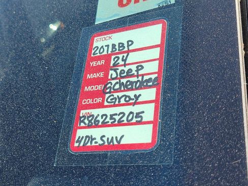 Used 2024 Jeep Grand Cherokee L Altitude image 33