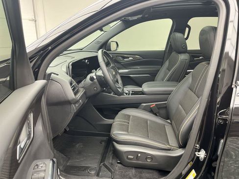 Certified 2025 Chevrolet Traverse High Country w/ LPO, Floor Liner Package AWD/4WD image 3