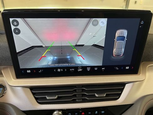 New 2025 Ford Explorer Active image 10