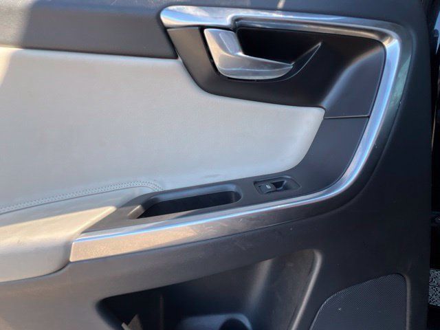 Used 2017 Volvo XC60 T6 Dynamic w/ Preferred Option Package AWD/4WD image 30