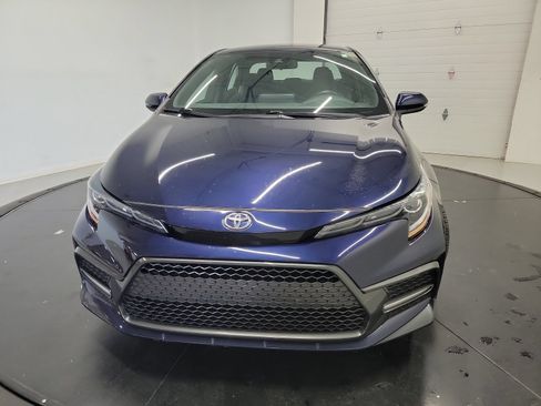 Used 2022 Toyota Corolla SE FWD image 2