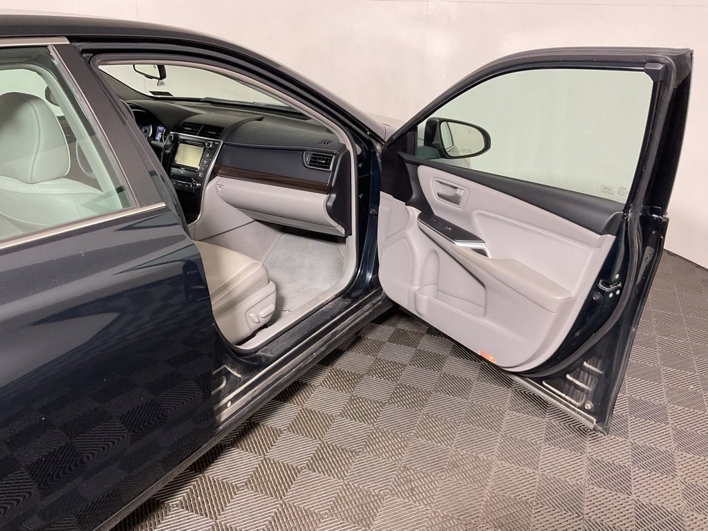 Used 2017 Toyota Camry XLE w/ Convenience Package FWD image 33