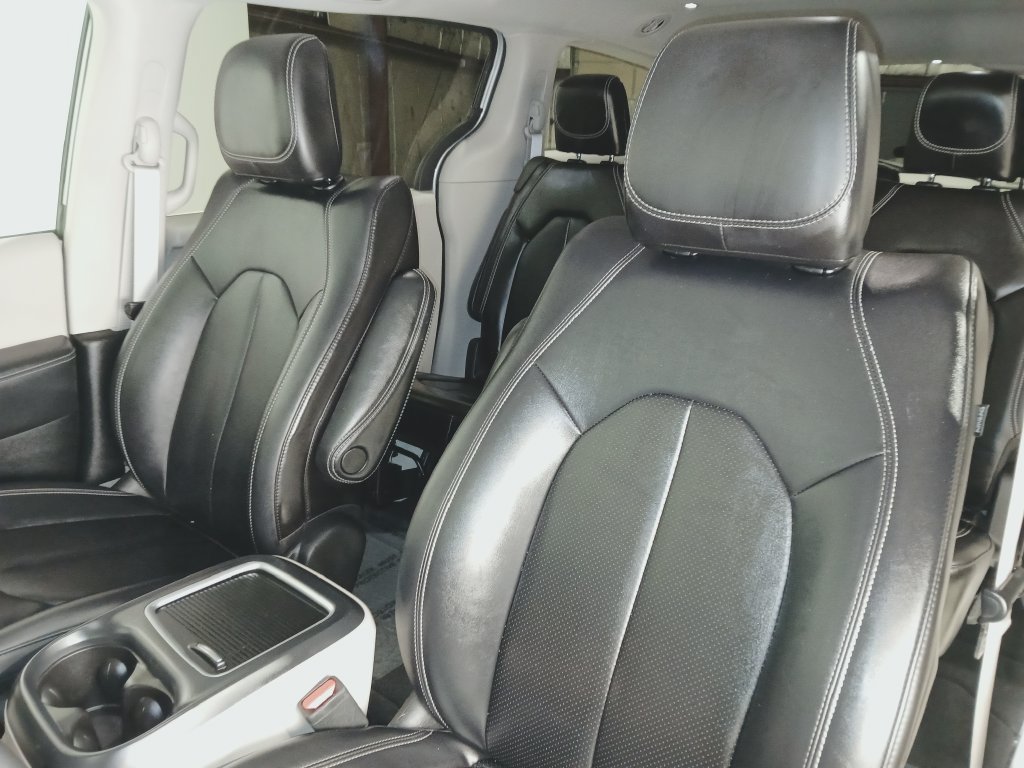 Used 2024 Chrysler Pacifica Touring-L FWD image 11