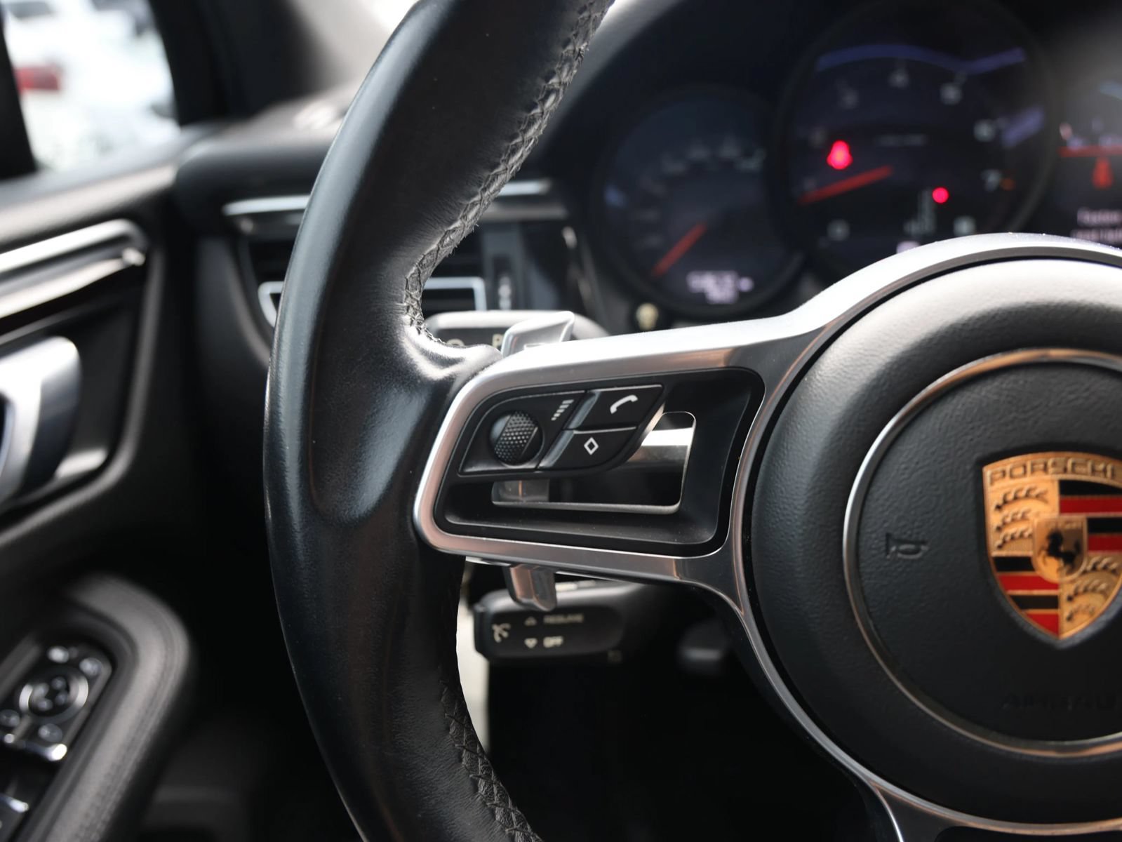 Used 2019 Porsche Macan AWD/4WD image 15