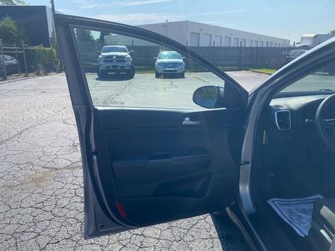 Used 2020 Kia Sportage LX image 15