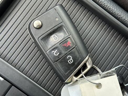 Used 2019 Volkswagen e-Golf SEL Premium image 34