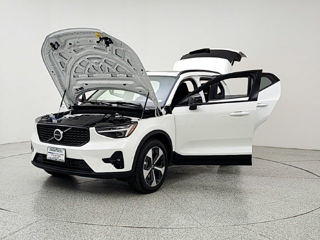 New 2026 Volvo XC40 B5 Plus w/ Protection Package Premier AWD/4WD image 9