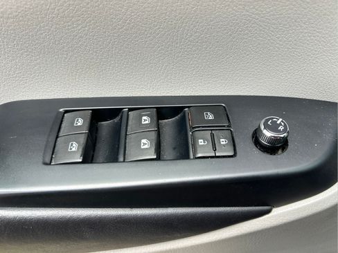 Used 2019 Toyota Highlander Plus FWD image 24