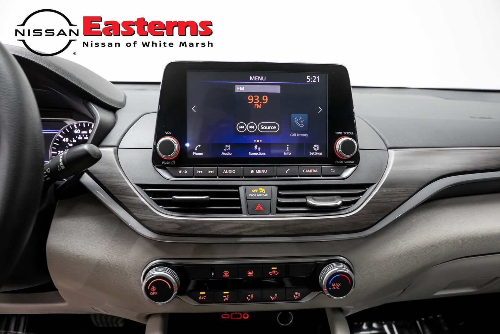 Used 2024 Nissan Altima 2.5 SV FWD image 12