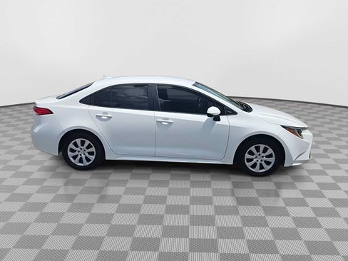 Used 2022 Toyota Corolla LE FWD image 9
