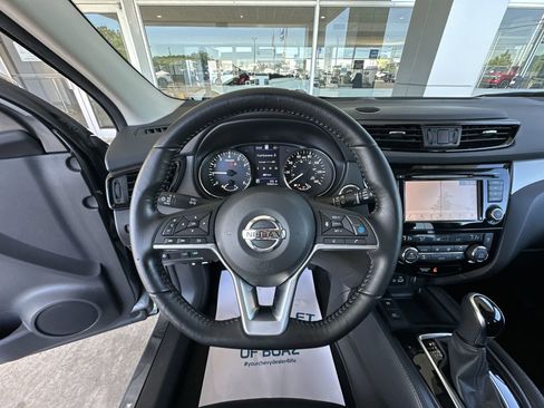 Used 2020 Nissan Rogue Sport SL FWD image 12