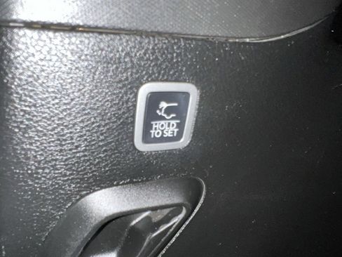 Used 2022 Jeep Wagoneer Series III w/ Rear Seat Video Group 1 image 22