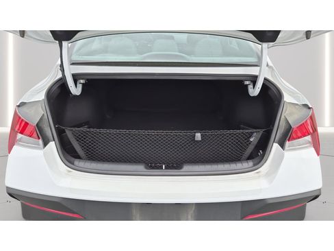 Used 2024 Hyundai Elantra SEL image 9