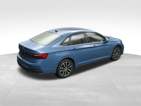 Used 2025 Volkswagen Jetta SE FWD image 21